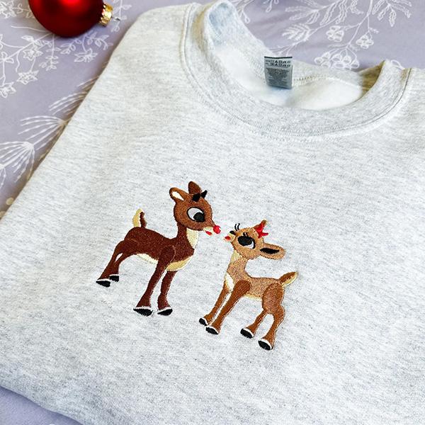 Embroidered Reindeer Christmas Sweatshirt & Hoodie – Cute Deer Couple Crewneck, Cozy Holiday Pullover, Secret Santa Gift