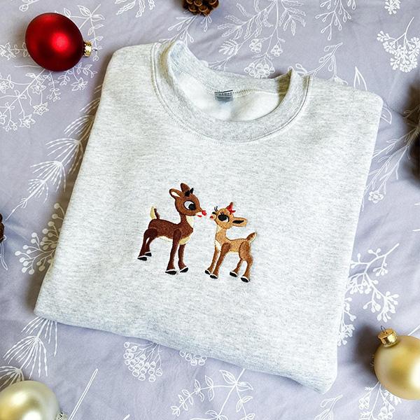 Embroidered Reindeer Christmas Sweatshirt & Hoodie – Cute Deer Couple Crewneck, Cozy Holiday Pullover, Secret Santa Gift